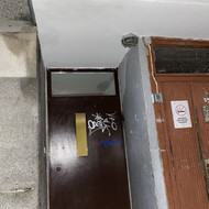 Šviestuvų prie daugiabučio įėjimo laiptinės įrengimas