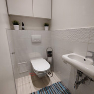 Santechniko pakabinamo tualeto remontui