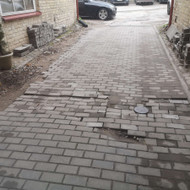 Reikia atstatyti 15-20 m2 trinkelių tranšejos vietoje