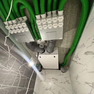 Lubos su liuku ir LED vonioje