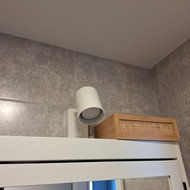 Nuimti seną ir uždėti naują lempą vonioje virš veidrodžio, surinkti ikea kėdę su atlošu