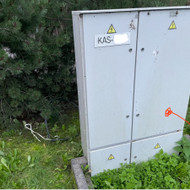 Elektriko, kuris prijungtų laidą nuo skydinės