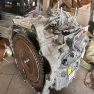 Reikia pabaigti išimti pavarų dėžę ir įdėti kitą Honda automobiliui