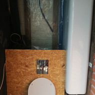 Iškalti dailylentėmis tualetą ir lubas