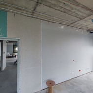 Kampukų ir puskampių montavimas, glaistymas, dažymas