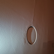 Pakeisti dalį kambario GKP lubų po vandens prasiskverbimo, glaistyti, dažyti