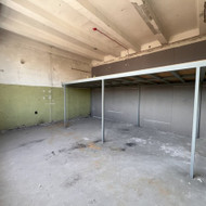 Reikia nuimti senus sienos dažus