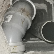 Reikia sujungti vamzdį šachtoje (kotedžas)