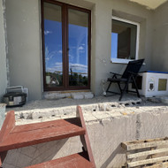 Maža betono plokštė išlieti