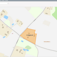 Nupjauti žolę aplink sodybą nugeneti krūmus