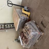 Reikia pervežti 2 staklės, didelė ilga vonia, 3 padeklus, nedideli stala i kita smulkmenas
