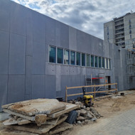 Reikia skubiai perdažyti fibrobetono plokščių fasadą