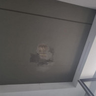 Reikia nušveisti uždažytas betonines lubas