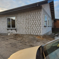 Reikia apšiltinti namą, pamatą, pakalimus padaryti, palangės sudėti