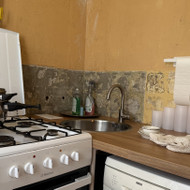 Reikia išklijuoti plyteles