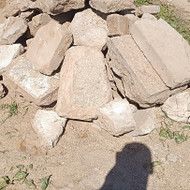 Išvežti betono luitus, apie 300 kg.