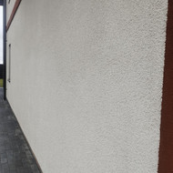 Ieškau baltų bei koralines spalvos lauko fasado dažu skirtų teskturinio tinko perdazymui