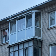 Balkono langų plovimas ir apsaugos nuo balandžių montavimas