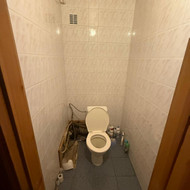 Išklijuoti grindų plyteles