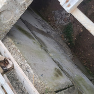 Dviejų gelžbetoninių perdangų ir blokinių pamatų pašalinimas iš sklypo Lentvaryje