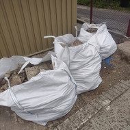 Reikia išvežti atliekas (gruzas ir šiek tiek akmenų)