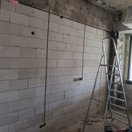 Reikalingas meistras suklijuoti apie 50 m2 plytelių