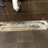 Reikia suklijuoti plyteles vonioje