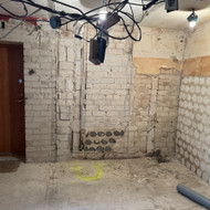 Skubiai reikalingas betonuotojas, plytelių klojėjas, dažytojas, 25m2 grindų betonavimui