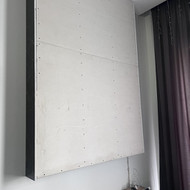 Priklijuotų vieną didesnę plytelę ir keletą mažesnių