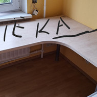 Reiktų nupjauti rašomąjį stalą ir užlaminuoti