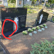 Raidžių kalimas ant antkapio 27 simboliai, Kaunas