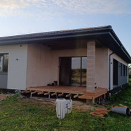 Reikia padėti apie 96m2 trinkelių 70 metrų vejos bortelių aplink namą