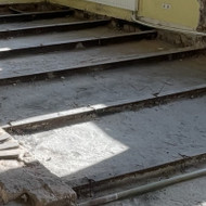 Išklijuoti polistirolą ant nelygių grindų, Kaune