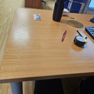 Ieškau kas galėtų išpjauti stalviršį į ofisą ir užlaminuoti kraštus