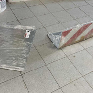 Ženklų pritvirtinimas prie tvoros