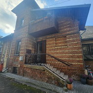 Plytų fasado valymas, siūlių renovacija, dažymas ir elektros darbai (Sierakausko g., Vilnius)