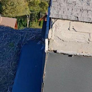 Atšoko kamino apdaila ir dabr per lietų vanduo sunkiasi į vidų