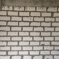 Akyto betono blokelių tinkavimas su tinkleliu