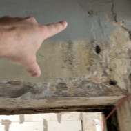 Reikia atvalyti senas mūro sienas nuo tinko, atrestauruoti mūrą