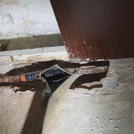 REIKALINGA SANTECHNIKOS ĮMONĖ Kaune (reikia pakeisti korozijos pažeistą vamzdį)