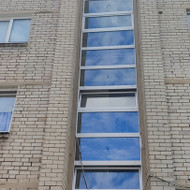 Vienkartinis bendrijos laiptinių langų valymas iš abiejų pusių