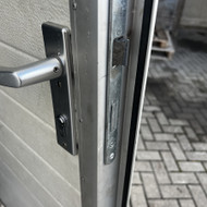 Reikia pakeisti pakeliamu vartu spyna