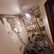 Reikia išklijuoti plyteles