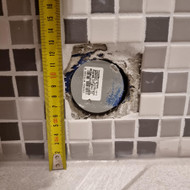 Meistras dušo pado įrengimui ir dušo instaliacijai