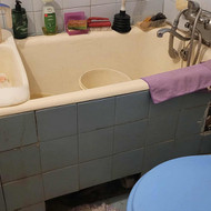 Reikia išklijuoti plyteles