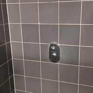 Pakeisti plyteles, hidroizoliacija ir ko reiks papildomai, kad siena atrodytu tinkamai