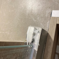 Išlūžo dušo viršutinis bėgelis, prisegu nuotraukas