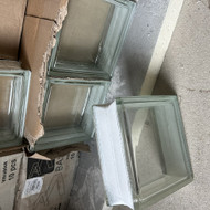 Reikalinga isklijuoti stiklo blokeliais pertvara dusui, iskloti duso erdve plytelemis