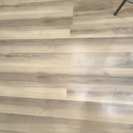 Pazeista laminato dalis reiketu pakeisti su kita lenta  perdarant pora kvadratu