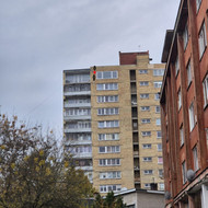 Pritvirtinti fasado groteles esančias 13-ajame aukšte